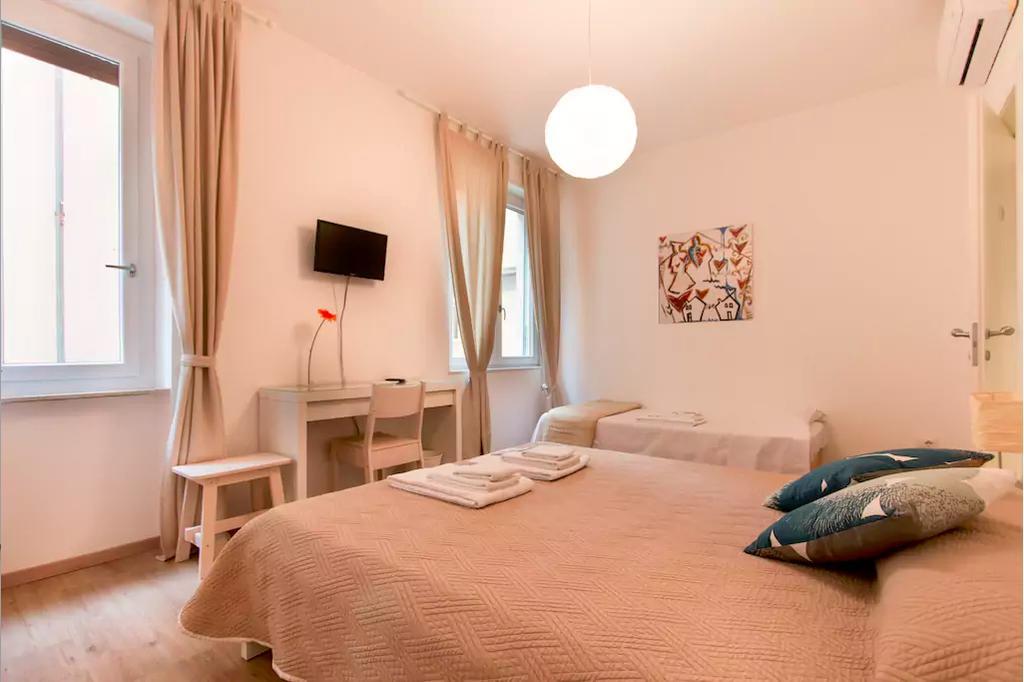 Via Colombo Holiday Rooms La Spezia Exterior photo