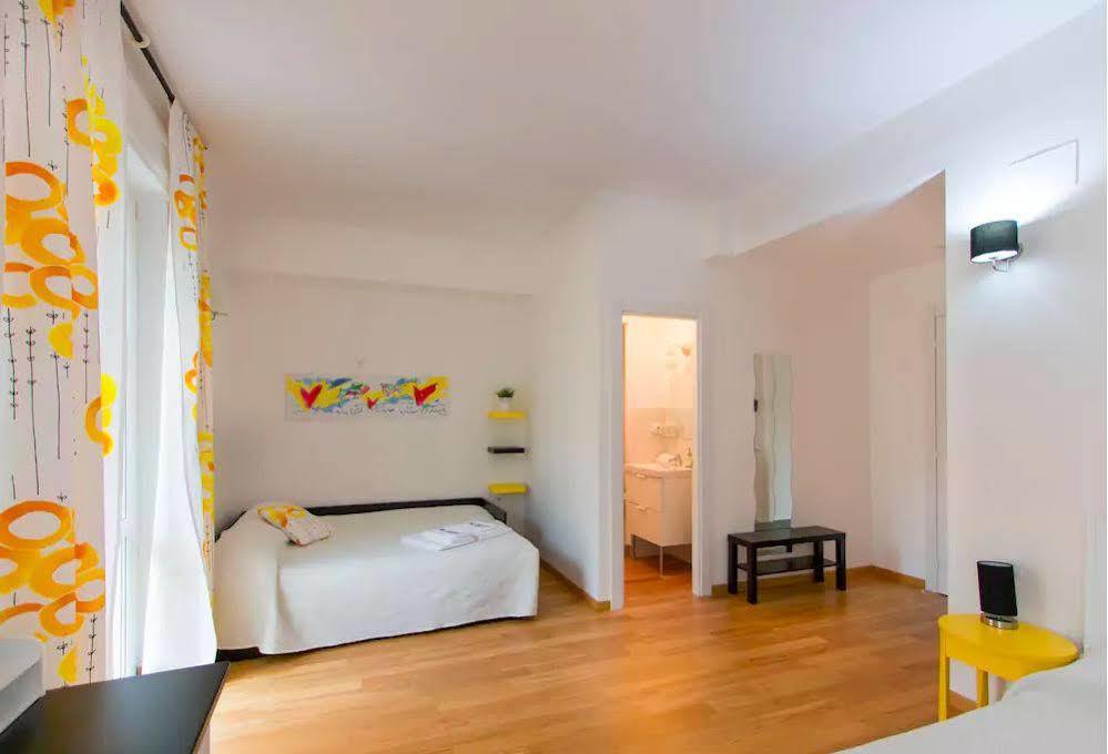 Via Colombo Holiday Rooms La Spezia Exterior photo